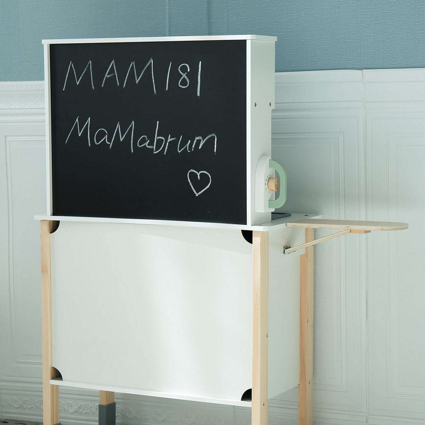 Interaktiivne köök koos pesumasina, nõudepesumasina ja kriiditahvliga