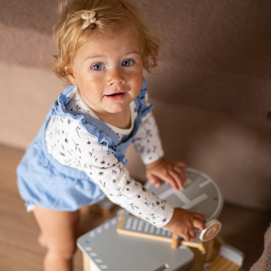 Puidust tuletõrjejaam koos tarvikutega, tuletõrjeüksus