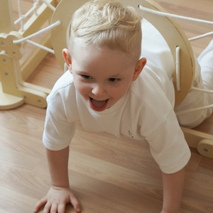 Puidust sisemänguväljak lastele - maja redelitega ja liumäega